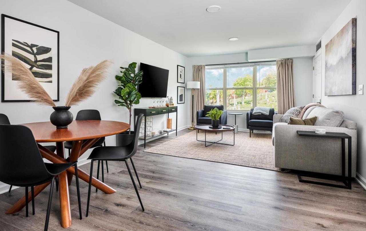 Hyatus At Views Aparthotel